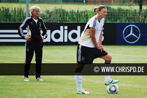 Alexandra Popp and Germany coach Silvia Neid (left)
