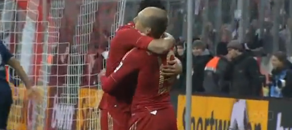 Claudio Pizarro and Arjen Robben celebrating